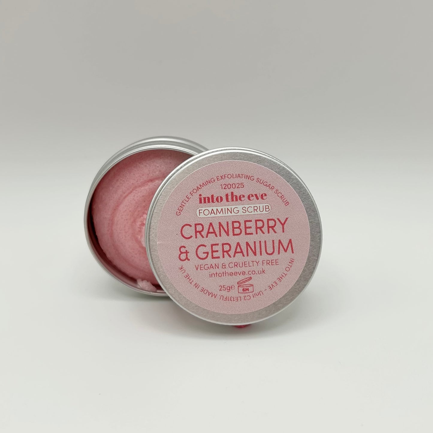 Cranberry & Geranium foaming sugar scrub